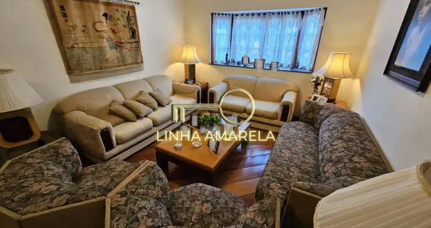 Casa com 259 m2 e 3 suítes perto do metrô Vila Sonia