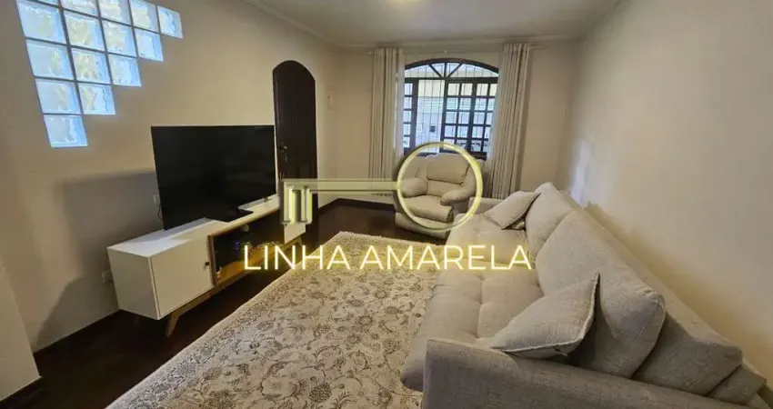 Este sobrado oferece tudo o que você precisa para viver com conforto e praticidade!