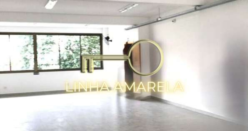 Prédio comercial com três andares e elevador na Vila Sonia