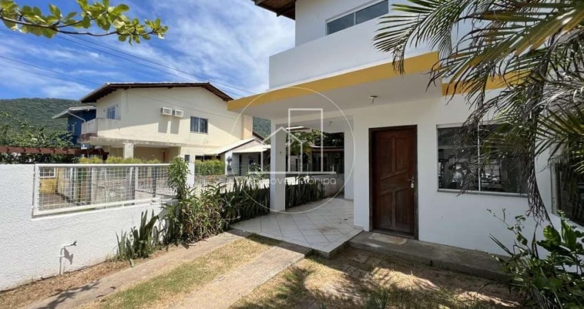 Casa / Sobrado para Venda em Florianópolis, São João do Rio Vermelho, 3 dormitórios, 2 banheiros, 1 vaga