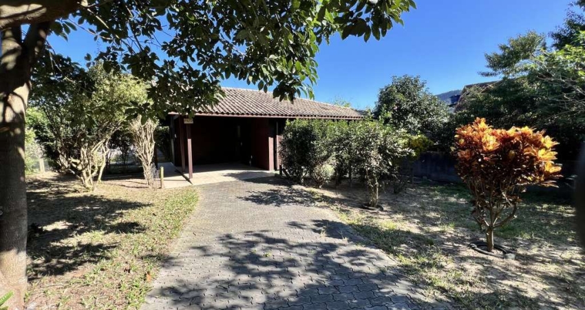 Casa para Venda em Florianópolis, São João do Rio Vermelho, 3 dormitórios, 1 suíte, 2 banheiros, 1 vaga