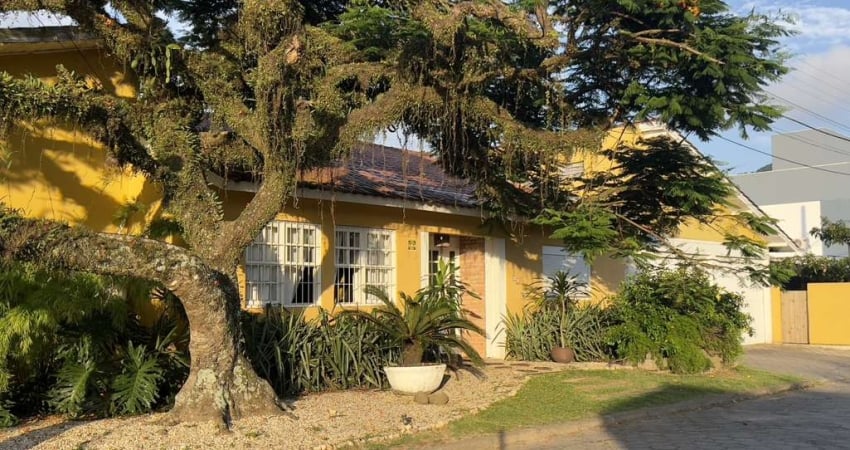 Casa para Venda em Florianópolis, Barra da Lagoa, 4 dormitórios, 2 suítes, 4 banheiros, 2 vagas