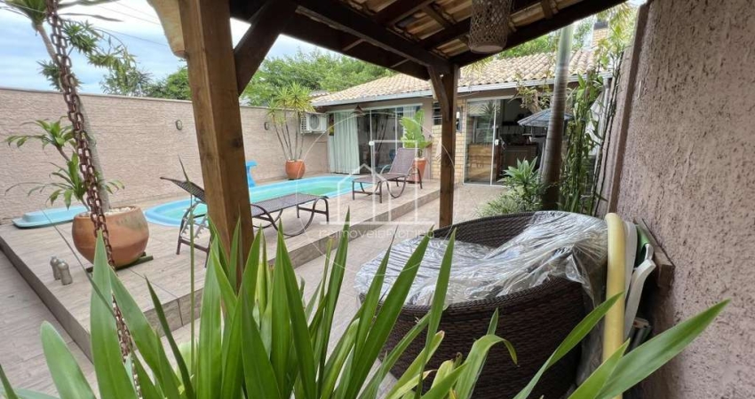 Casa / Sobrado para Venda em Florianópolis, São João do Rio Vermelho, 3 dormitórios, 1 suíte, 4 banheiros, 2 vagas