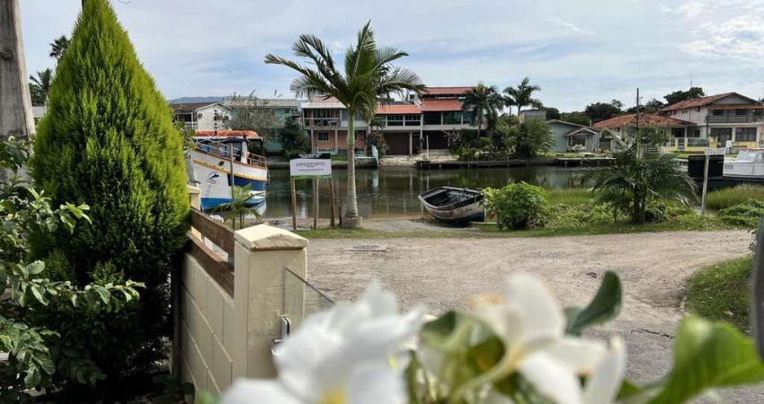 Casa para Venda em Florianópolis, Barra da Lagoa, 5 dormitórios, 2 banheiros, 1 vaga