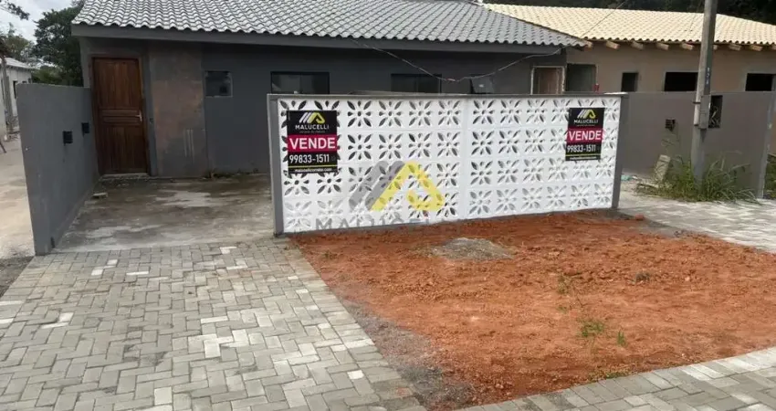 Casa nova no Balneário Nereidas na praia de Guaratuba.
