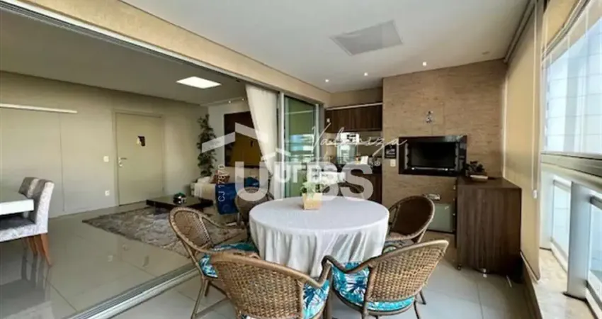 Apartamento com 4 suítes, sendo 1 master com banheira, 2 americanas e 1 plena. 163 m².