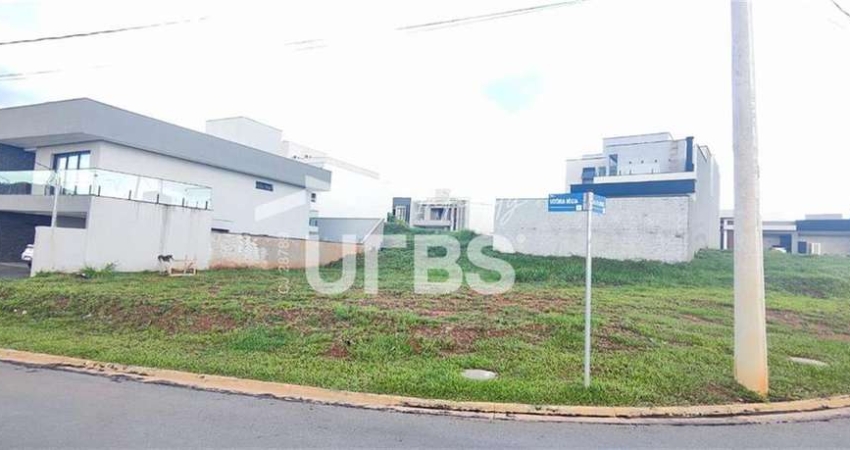 Lote de excelente localização, Frente academia e próximo ao lazer.