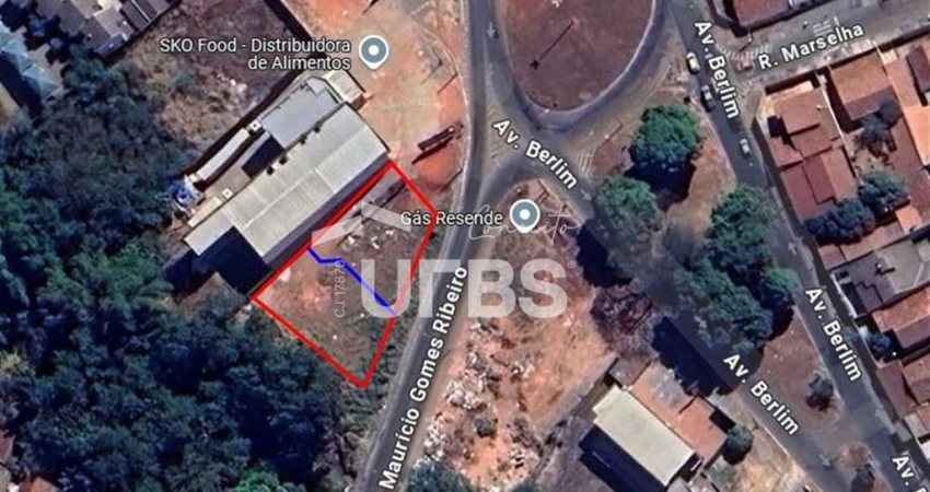 TERRENO COMERCIAL - ESQUINA - AVENIDA BERLIM - AVENIDA MAURICIO GOMES RIBEIRO
