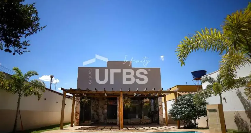 Excelente casa repleta em armários e iluminação, toda em porcelanato de boa qualidade, contando ainda com 3 suítes, 4 vagas de garagem e uma excelente área de lazer.