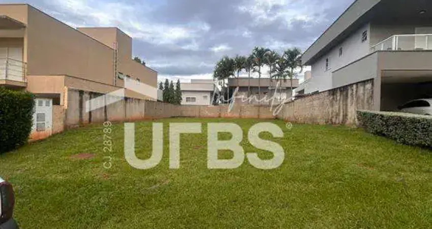 Terreno amplo em condomínio fechado nos Jardins Verona, Goiânia!