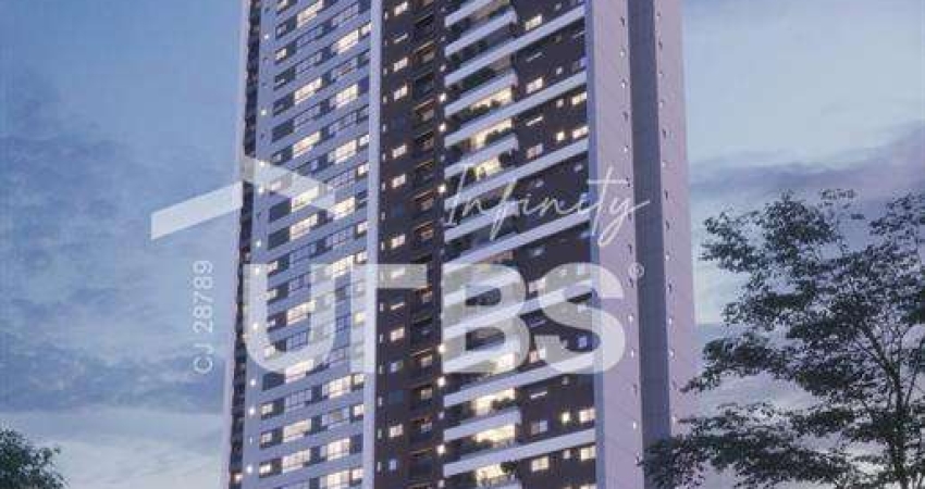 Apartamento no Ed. Blume com 3 suítes plenas, 2 vagas de garagem e escaninho.