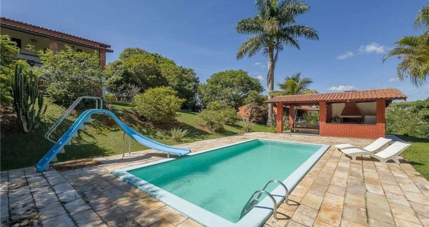 Casa em condomínio para venda com 3 quartos, sendo 1 suíte, 379m²