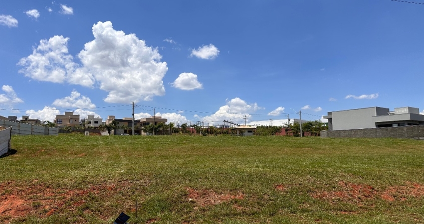 Lote a venda com 276 m2 no Jardins Capri - Senador Canedo