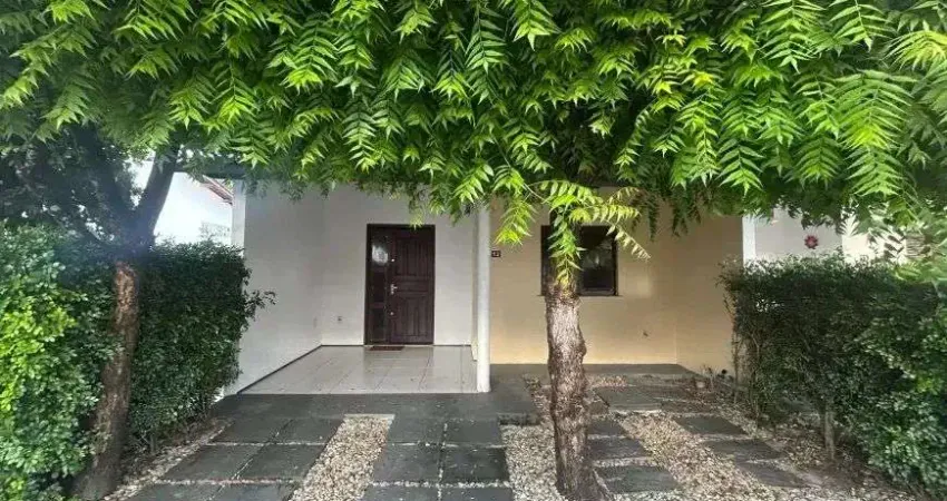 Casa plana em condominio fechado com piscina e deck privativo