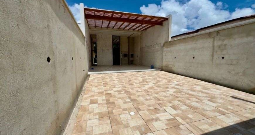 Casa plana na Lagoa Redonda com 3 suítes