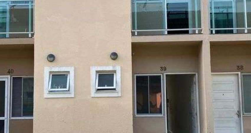 Duplex em condomínio fechado Jangurussu.
