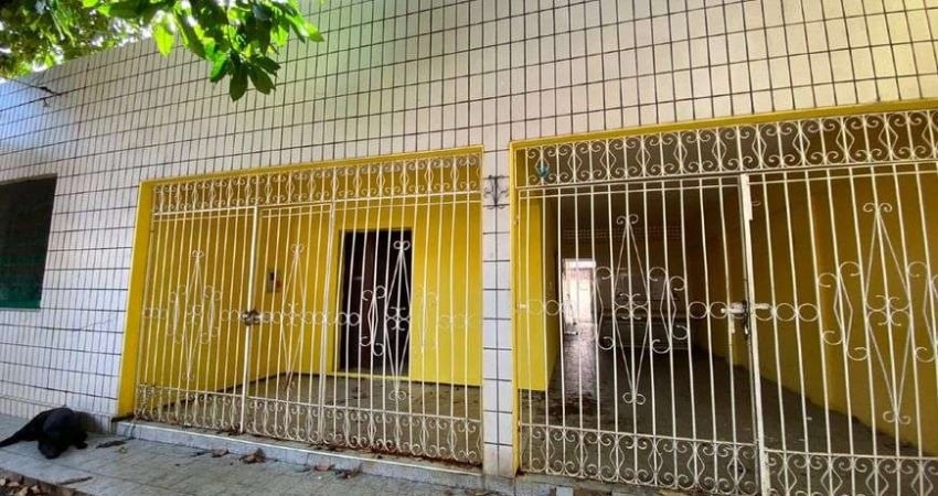 Casa à venda, 3 quartos, 1 suíte, 3 vagas, Centro - Fortaleza/CE