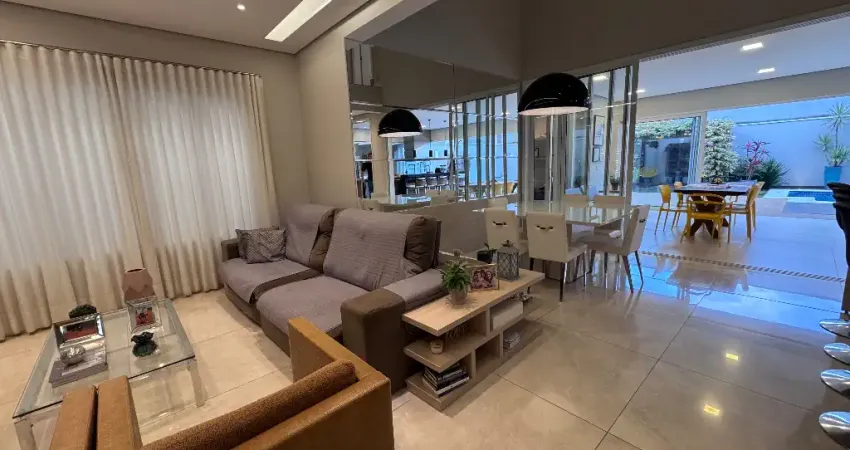 Lindo sobrado com 3 amplas suítes, repletas de armários e climatizadas, casa com sala de jogos e energia fotovoltaica.