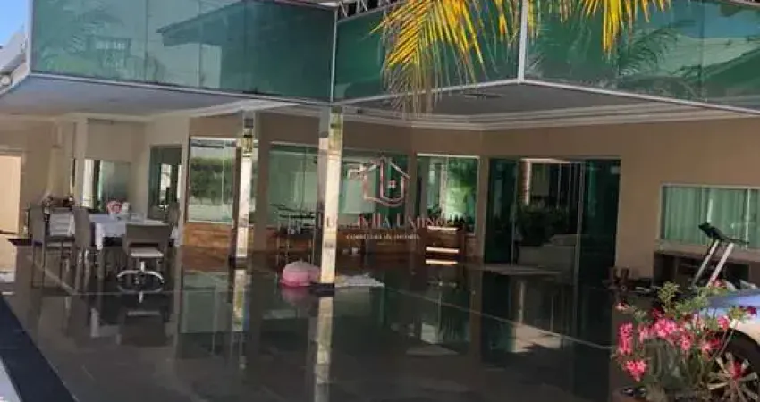 Casa térrea de esquina na 303 Sul com lazer completo