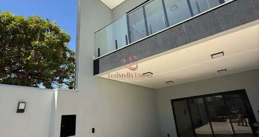 Sobrado com 152 m² construídos em lote de 235 m², com 3/4 sendo 2 suítes.