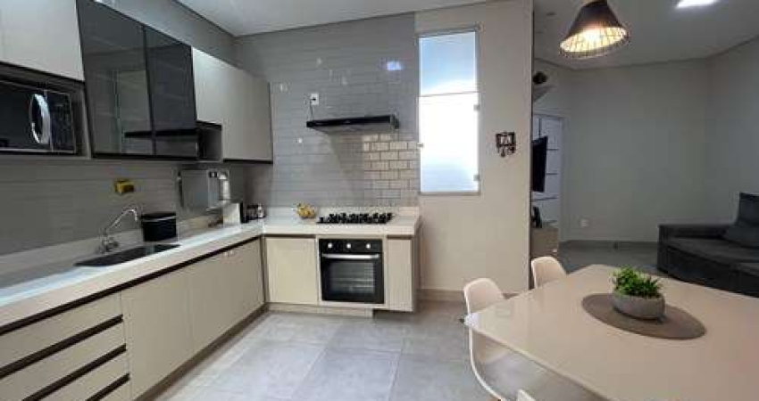 Confortável casa de vila para venda com 3 quartos, sendo 1 suíte, 104m²