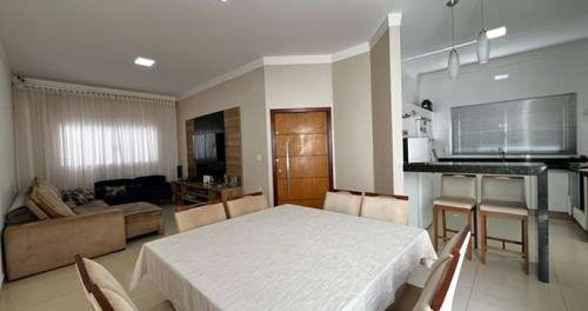 Agradável casa de vila para venda com 3 quartos, sendo 1 suíte, 165m²