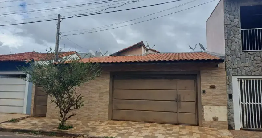 Elegante casa de vila para venda com 3 quartos, sendo 1 suíte, 217m²