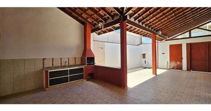 Confortável casa de vila para venda com 3 quartos, sendo 1 suíte, 174m²