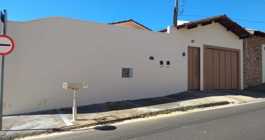 Confortável casa tipo para venda com 3 quartos, sendo 1 suíte, 250m²