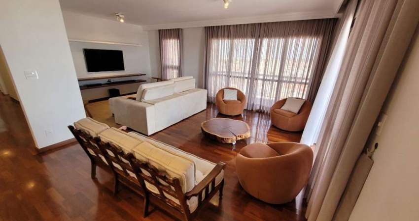 Atraente apartamento tipo para venda com 3 quartos, sendo 1 suíte, 191m²