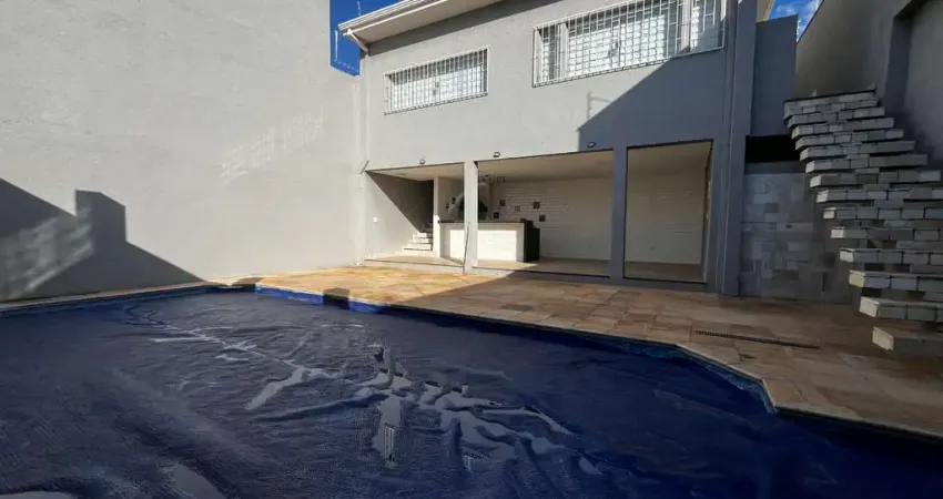 Elegante casa de vila para venda em Vila Santa Cruz com 3 quartos, sendo 2 suítes, 280m²