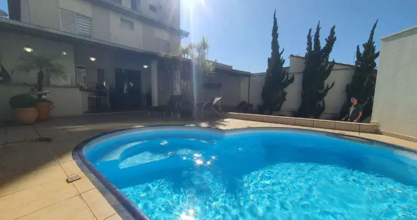 Versátil casa de vila para venda em Santo Agostinho com 3 quartos, sendo 1 suíte, 232m²