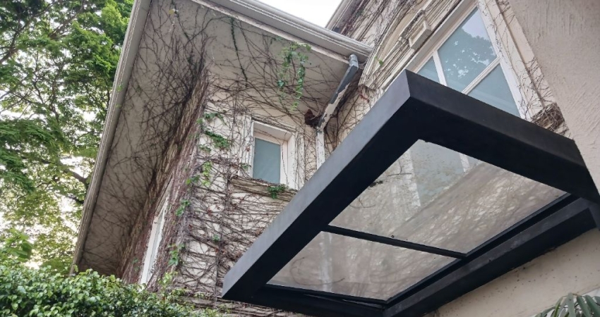Bela casa no Jardim Luzitânia, 4 suítes, 656 m2, segurança, nobre