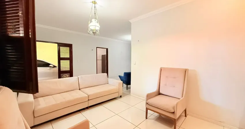 Casa a venda com 403m² de área construída, 4 quartos e escritório no quintino cunha.