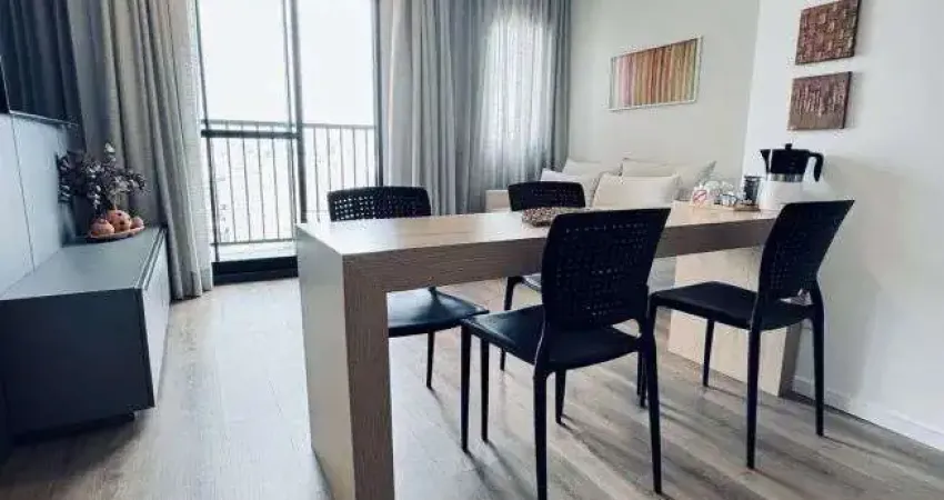 Apartamento mobiliado com 1 quarto em andar alto no centro de curitiba