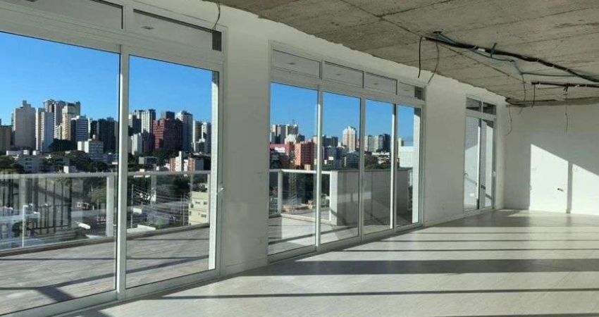 Cobertura ensolarada com 4 quartos e 3 vagas próxima ao Clube Curitibano