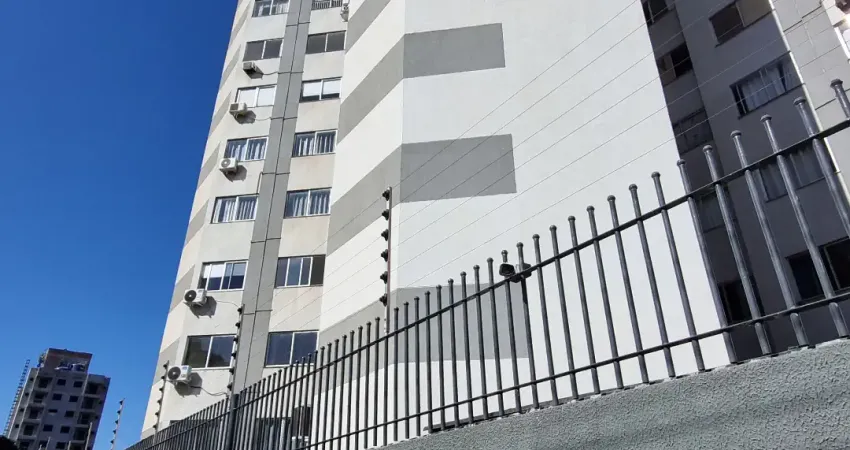 Apartamento 3 quartos c/ suíte, 2 vagas, reformado, mobiliado, 9o andar