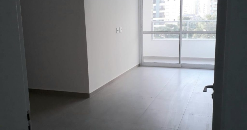 Excelente apartamento com 80 metros quadrados, 2 dormitórios, sendo 1 suíte e localização privilegiada no Royal Park