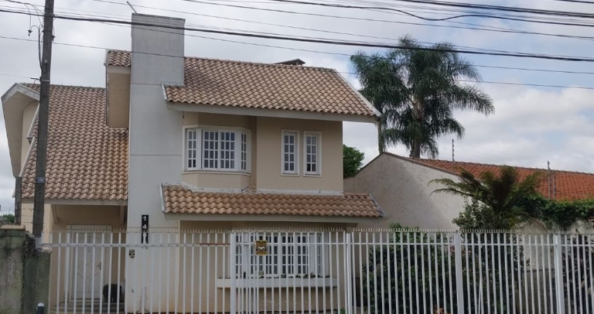 Charme e Potencial no Batel – Sobrado Imponente em Terreno Amplo, Ideal para Morar ou Investir!