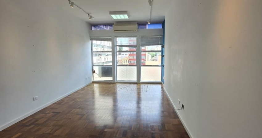 Sua Empresa no Coração de Curitiba – Sala Comercial Ampla com Cozinha por Apenas R$ 250 mil!