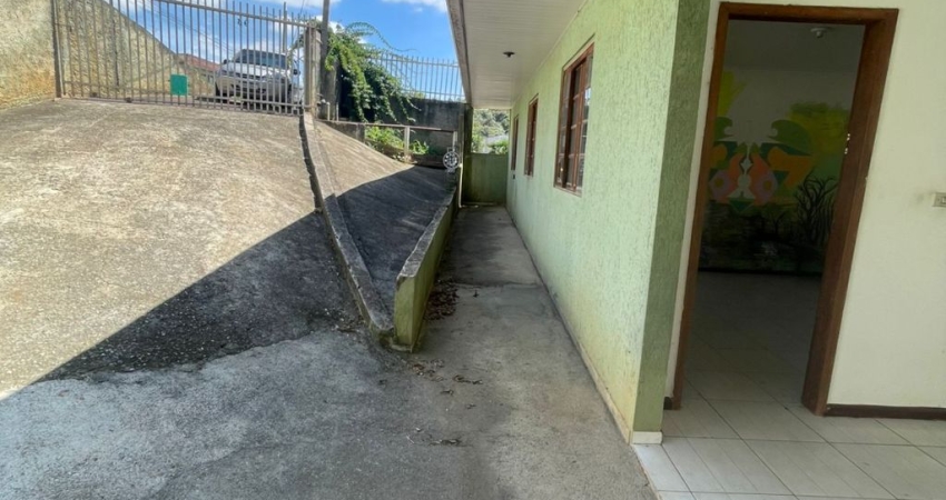 Qualidade de Vida, Natureza e Espaço de Sobra por R$ 382 mil – Terreno com 2 Casas em Campo Magro!