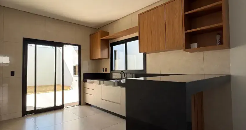 Casa nova no bairro vigilato pereira, 3 suítes e terreno com 300m²