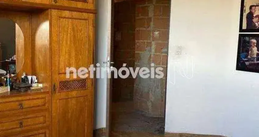 Casa com 3 quartos à venda na Rua A, Vila Militar, Contagem