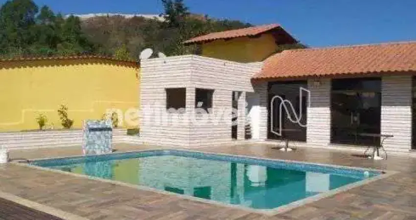 Casa com 3 quartos à venda na Rua das Araras, Solar do Madeira, Contagem