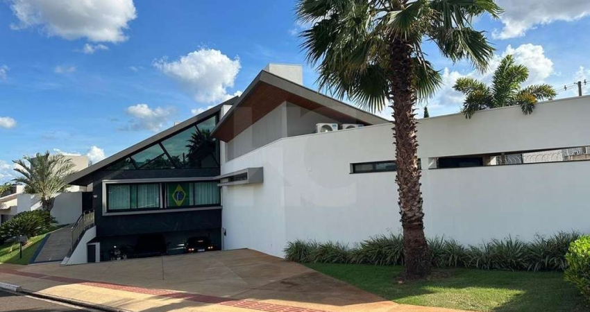 Casa Térrea no Condomínio Delfos