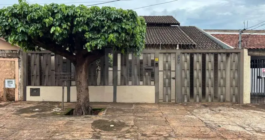 Casa com 3 quartos para alugar na Rua Demétrio Amaral, 320, Conjunto Residencial Recanto dos Rouxinóis, Campo Grande