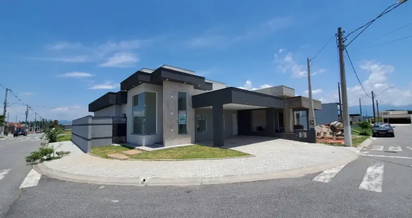 LINDA CASA DE ESQUINA Á VENDA NO CONDOMÍNIO PEROLAS DO VALE