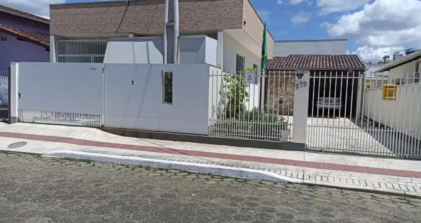 Casa com 3 quartos à venda na Avenida 3ª Avenida, 270, Centro, Balneário Camboriú
