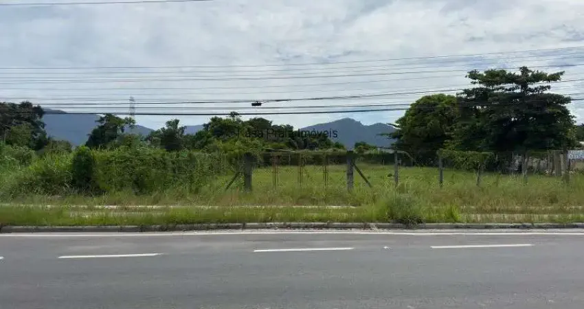 Área frente a pista principal para locação no Porto Novo em Caraguatatuba