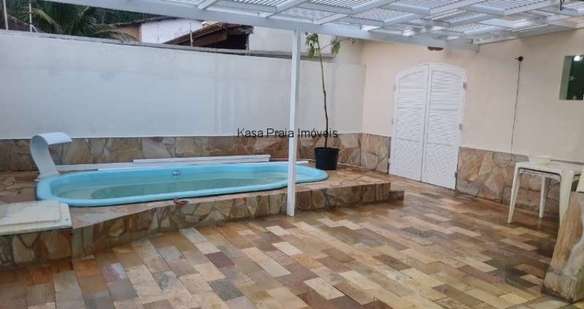 Casa com piscina para venda no Jardim Califórnia em Caraguatatuba